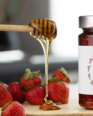 Poznáte med podle barvy? Je to dubový, kaštanový, nebo snad pohankový? 🤗 Tipněte si! ♥️ #vcelarstvidomovina #med...